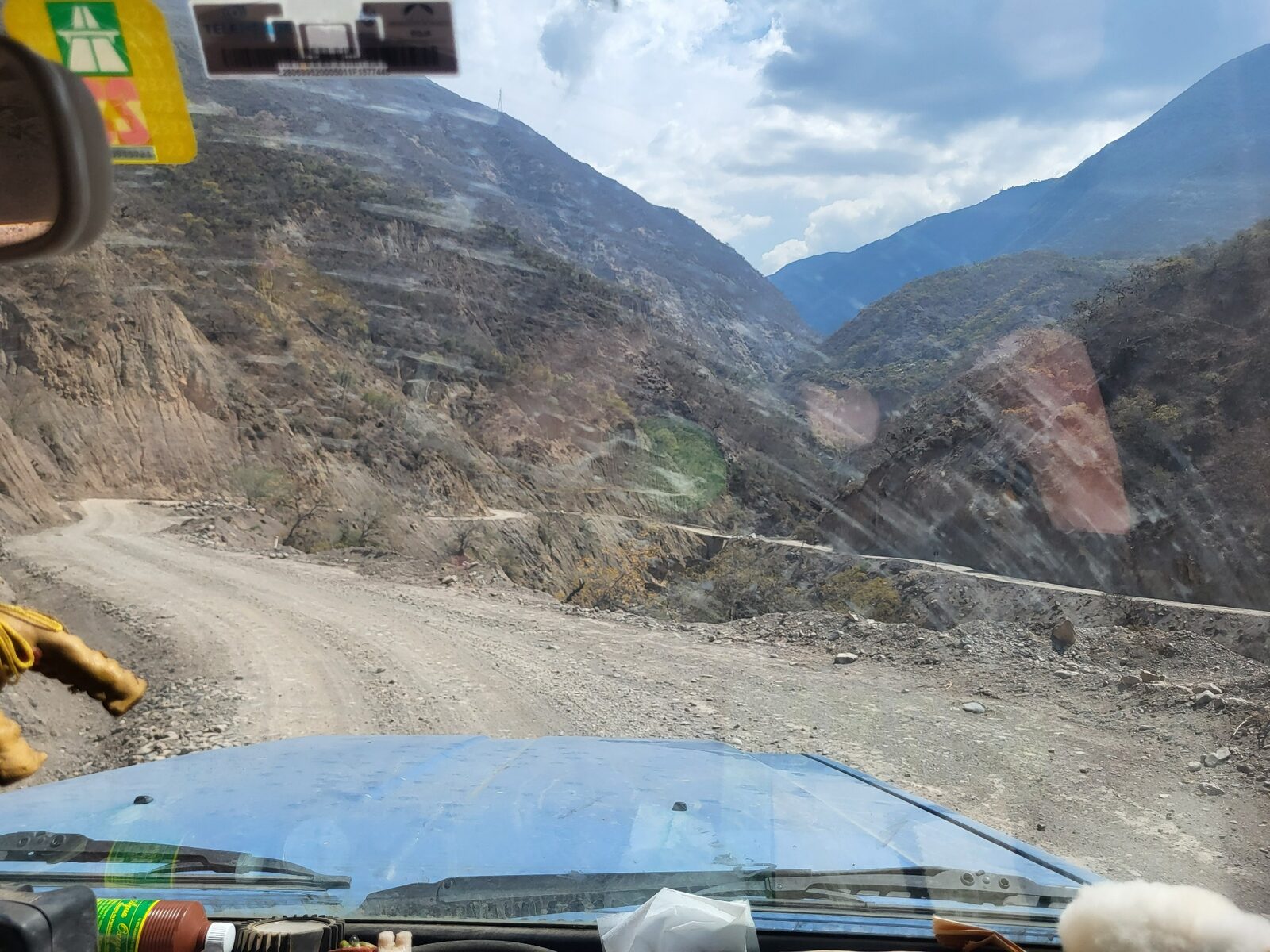 Schmale Bergstrasse in Bolivien