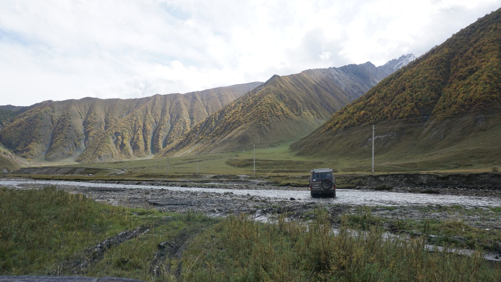 Flussüberquerung in Georgien